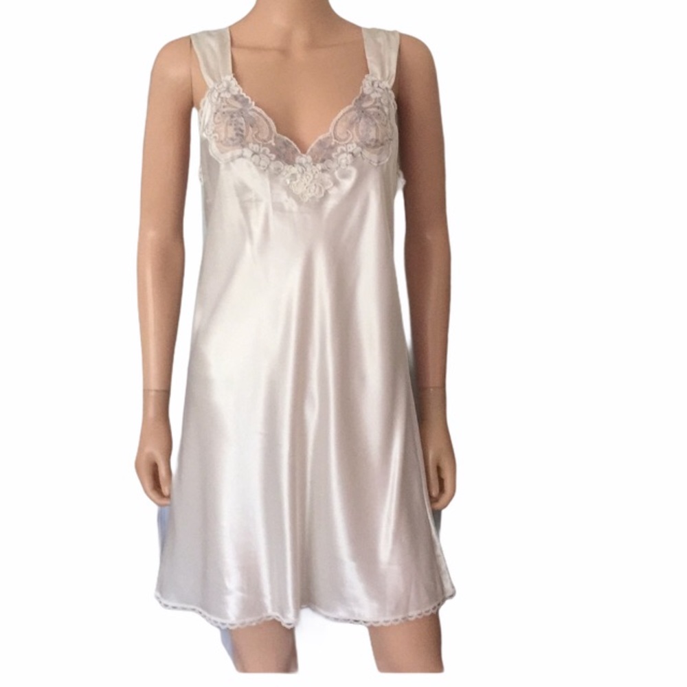 NWOT Vintage Val Mode 1980’s cream body lace pearl slip dress